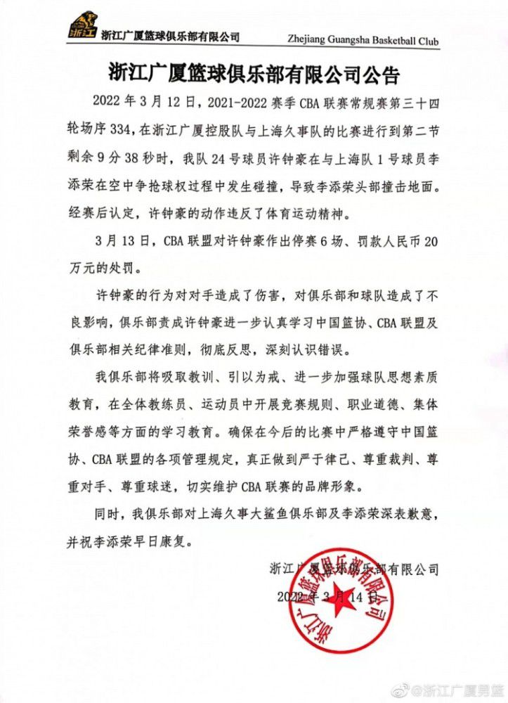 除了他在球场上的胜利，梅西在2023年还进行了一次重要的转会，从巴黎转会至贝克汉姆的迈阿密国际队，开启了他令人难以置信的俱乐部生涯。